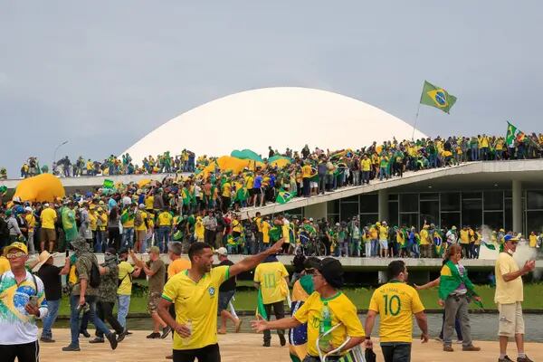 Manifestantes bolsonaristas invadem o Congresso Nacional, em Brasília, em 8 de janeiro
