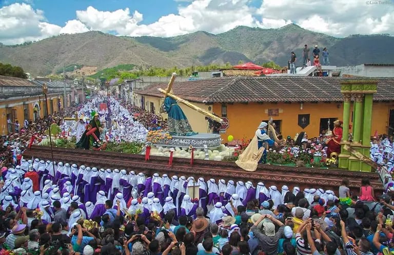 Procesiones de Semana Santa en Antigua Guatemala.dfd