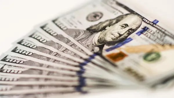 Dólar en Colombia cerró en $4.940 aunque su máximo del día superó los $5.000dfd