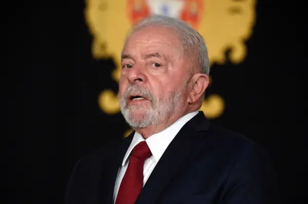 Lula's transition team, in its first act, proposed a fiscal waiver for the government to spend billions during the next few years.