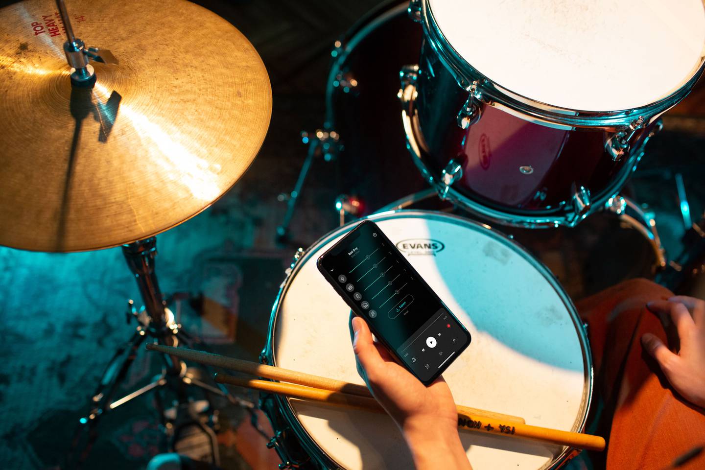 The Moises app being used to by a drummer