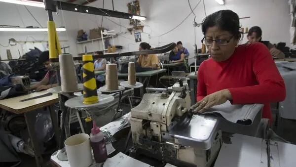 Empleo en México desaceleró en junio aun con dinamismo económicodfd