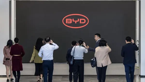 BYD presenta dos modelos en el último impulso de los utilitarios deportivos de lujo dfd
