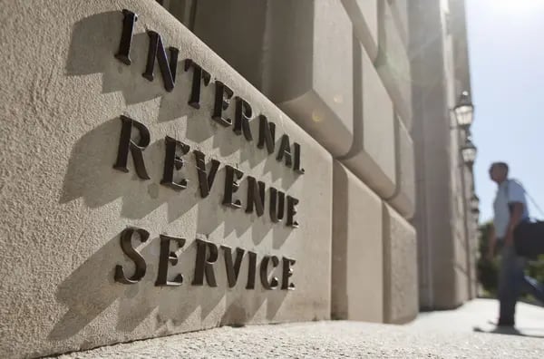 Prédio do IRS: plano de aumentar a arrecadação de grandes corporações (Foto: Andrew Harrer/Bloomberg)