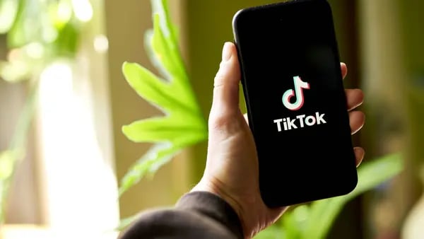 TikTok se enfrenta a multa mientras la UE investiga riesgos para menoresdfd