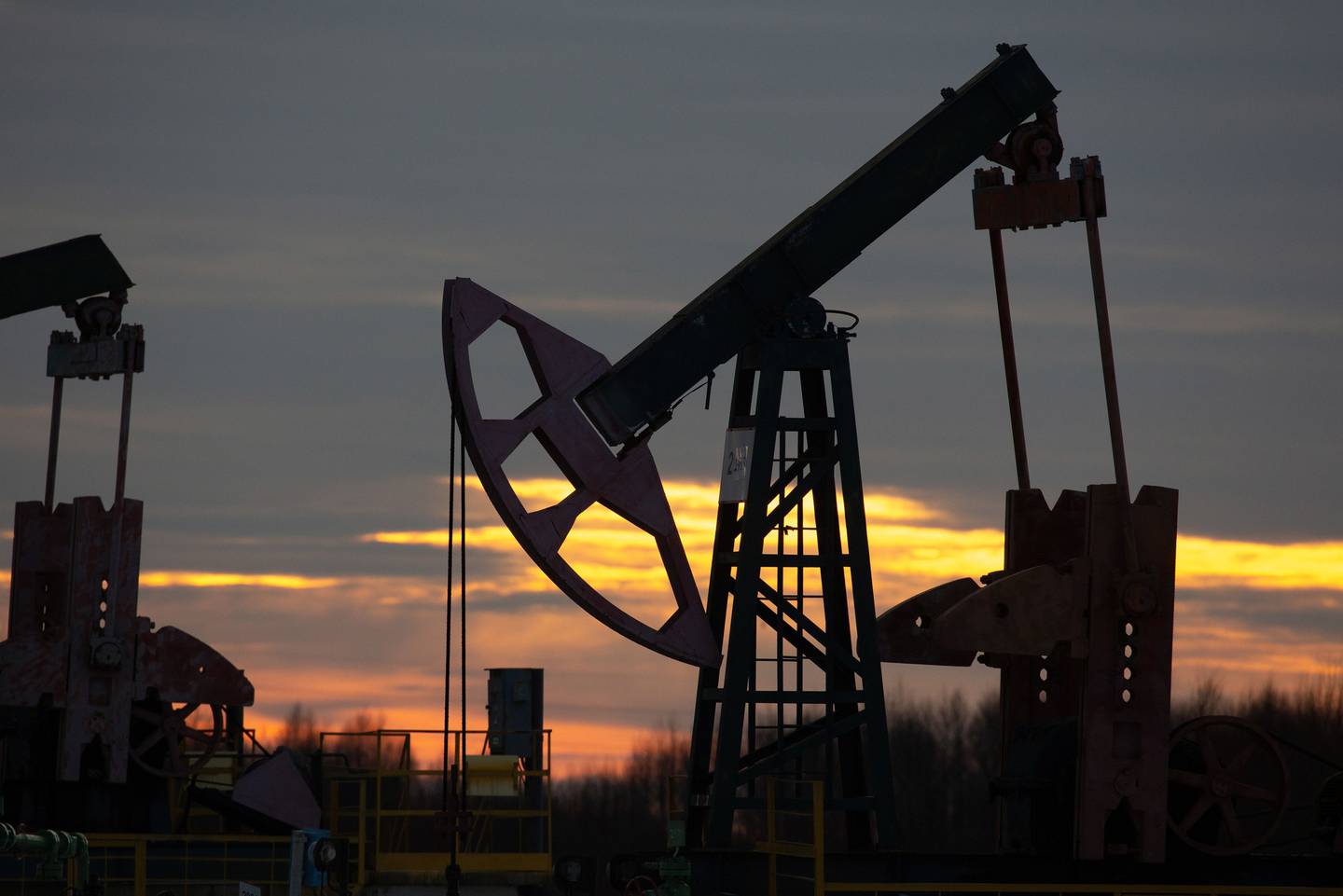 Preços do petróleo atingiram uma alta de sete anos em outubro e a demanda agora está acima de 100 milhões de barris por dia