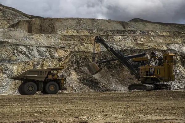Grupo México, encabezada por el empresario Germán Larrea, hasta el 2021 mantenía una participación de 76,3% en la producción de cobre en el país, de acuerdo con la Cámara Minera de México.