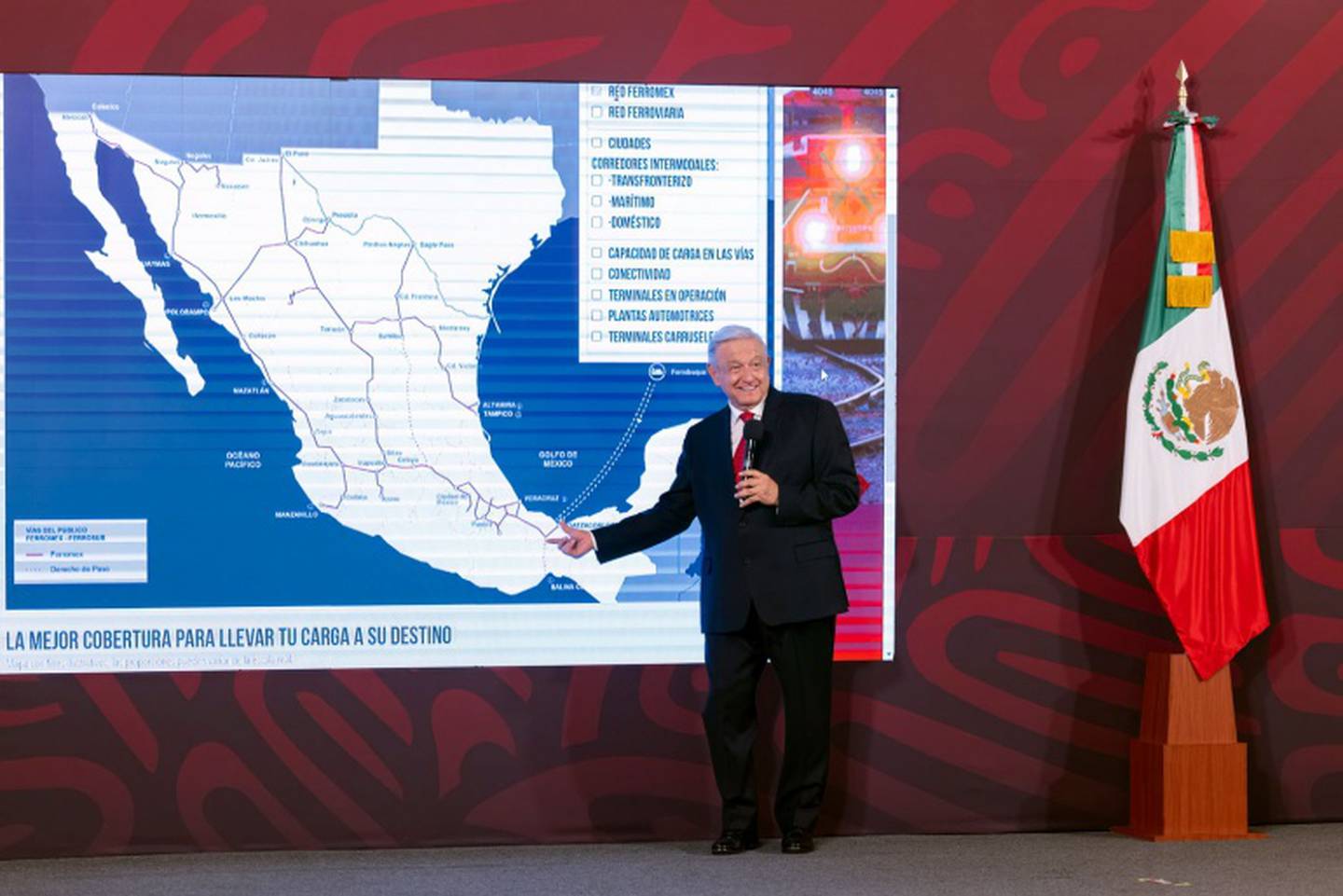 En una medida que conmocionó México, el presidente se apoderó de una sección de las vías férreas de Grupo México en el estado de Veracruz. Declarando el tramo como de “de utilidad pública”, lo transfirió a una entidad gubernamental. Imagen (Gobierno de México)