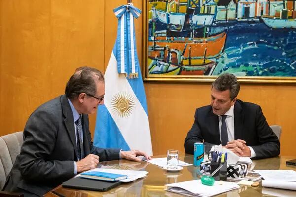 Emisión en Argentina: calculan que la cantidad de dinero tarda solo 13 semanas en duplicarsedfd