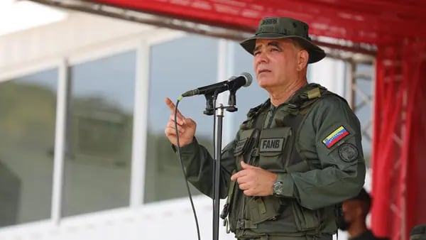 Venezuela reanuda relaciones militares con Colombia; Petro dice que es un procesodfd