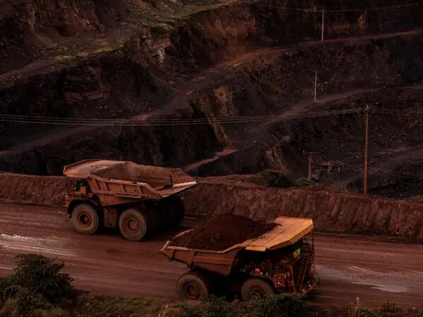 Minério de ferro tem segundo ganho semanal com otimismo sobre Chinadfd