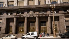 Por menores ingresos, el Gobierno argentino recortará el gasto público en 2022