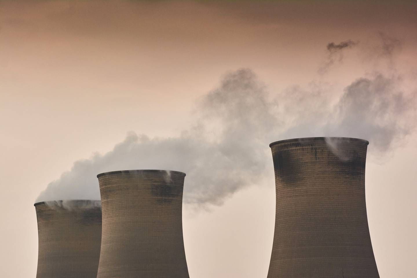 Torres de refrigeración en una central eléctrica de carbón. Fotógrafo: Waldo Swiegers/Bloomberg