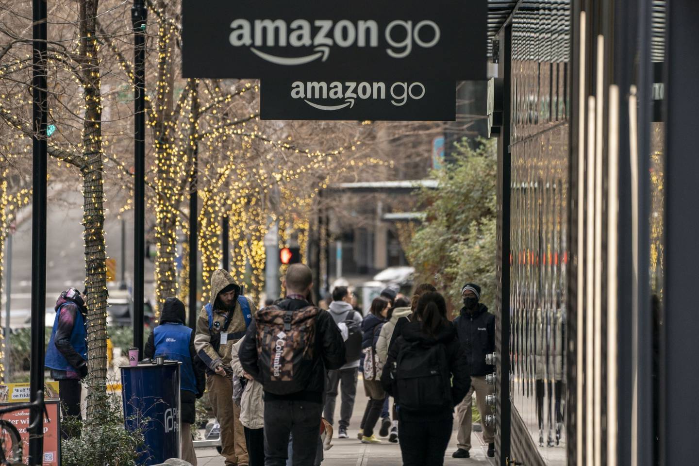 Señalización en el exterior de una tienda Amazon Go en el campus de la sede de la empresa en el barrio de South Lake Union de Seattle, Washington, EE.UU., el jueves 19 de enero de 2023.