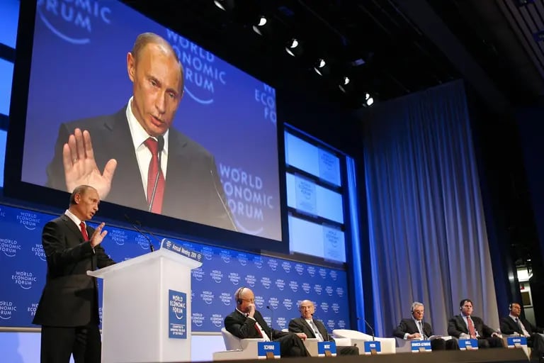 Vladimir Putin durante o primeiro do Fórumo Econômico Mundial em Davos, 2009. Fotógrafo: Adam. Baya/Bloombergdfd