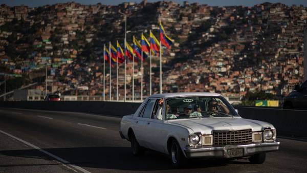 41,9% de los venezolanos descarta que la situación económica haya mejorado: Encuestadfd