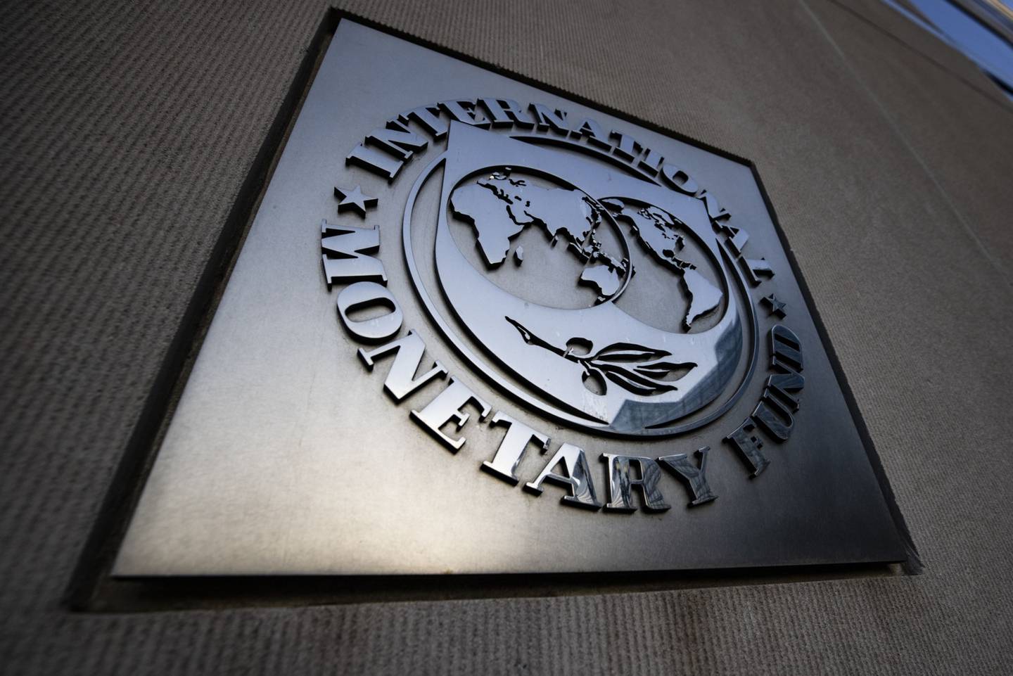 La sede del Fondo Monetario Internacional (FMI) en Washington, D.C., Estados Unidos, el sábado 3 de abril de 2021. El FMI mejorará la próxima semana sus previsiones de crecimiento económico mundial, impulsado por la mejora de las perspectivas de Estados Unidos y China, al tiempo que advierte de la elevada incertidumbre y las nuevas cepas de virus que amenazan con frenar el repunte. Fotógrafo: Samuel Corum/Bloomberg