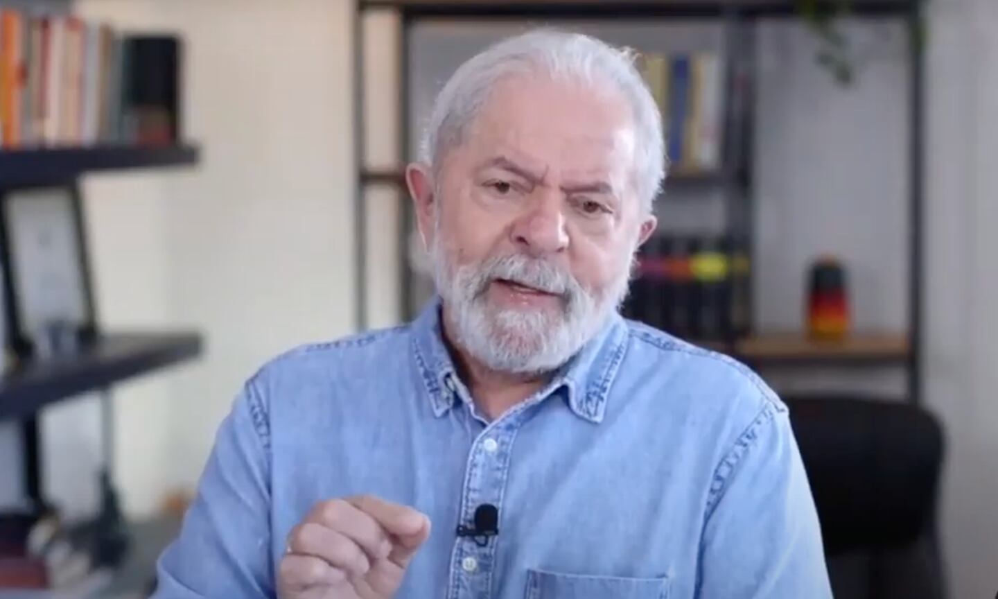 “Nós não vamos manter o preço dolarizado”, disse Lula, em entrevista à rede de rádios RDR, do norte do Paraná, nesta quinta-feira (3)