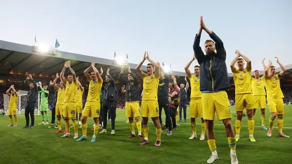 Ucrania vuelve al fútbol internacional y queda a un paso de ir al Mundialdfd