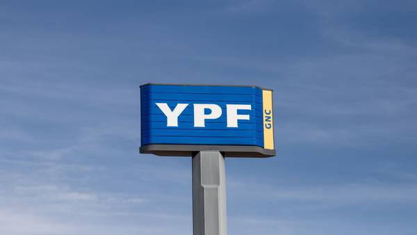YPF analiza acotar gasto de capital por nuevos controles de precios en Argentinadfd