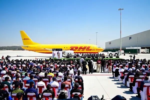 La aeronave Boeing 737 de DHL Express aterrizó pasadas las 11:00 horas en el AIFA.