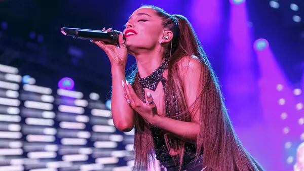 Ariana Grande comprará activos vinculados a su marca r.e.m. por US$15 millonesdfd