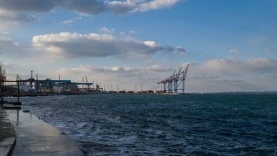 Rússia ataca maior porto da Ucrânia menos de 24 horas após acordo por grãosdfd