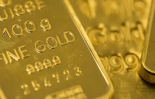 O ouro à vista caía 1,1%, para US$ 1.929,39 a onça, às 7h28, horário de Brasília