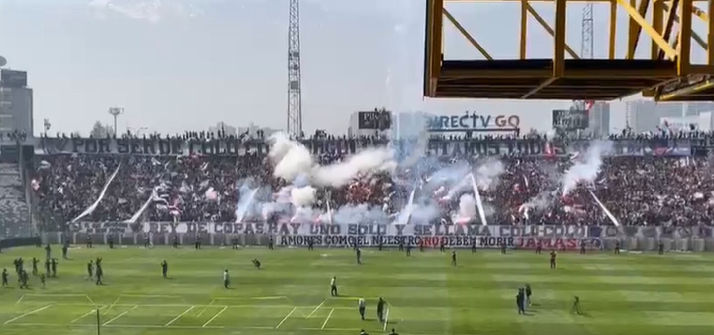 Techo de tribuna se desploma en estadio Monumental de Santiago de Chile, el 30 de septiembre de 2022. Captura de pantalla de video.