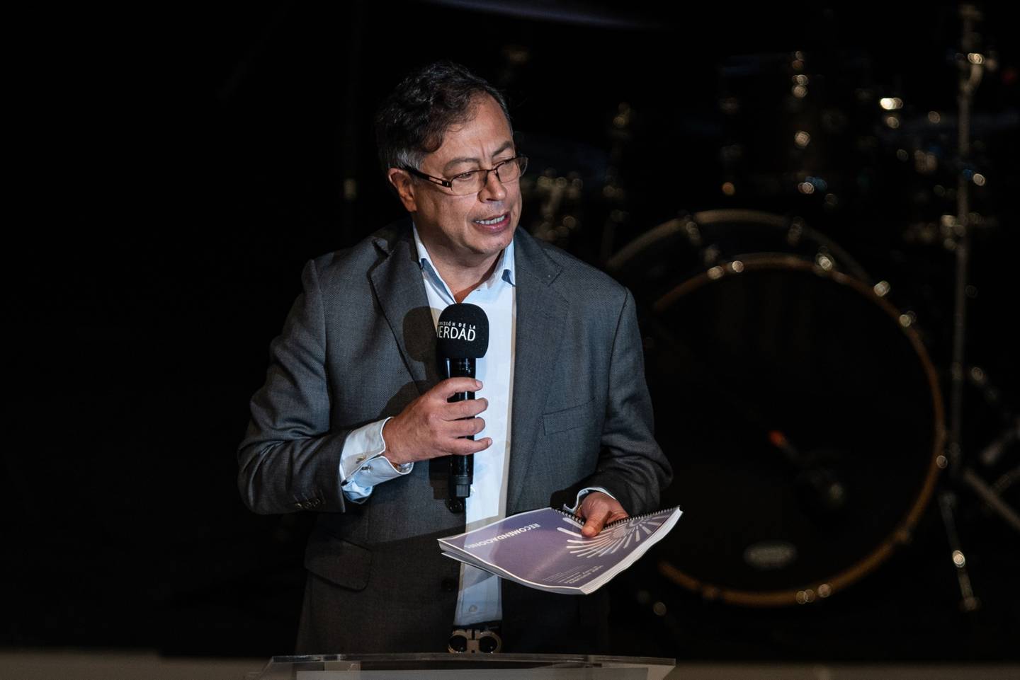Gustavo Petro, presidente electo de Colombia, habla durante el lanzamiento del Informe de la Comisión de la Verdad del país en el Teatro Municipal Jorge Eliecer Gaitán en Bogotá, Colombia, el martes 28 de junio de 2022.