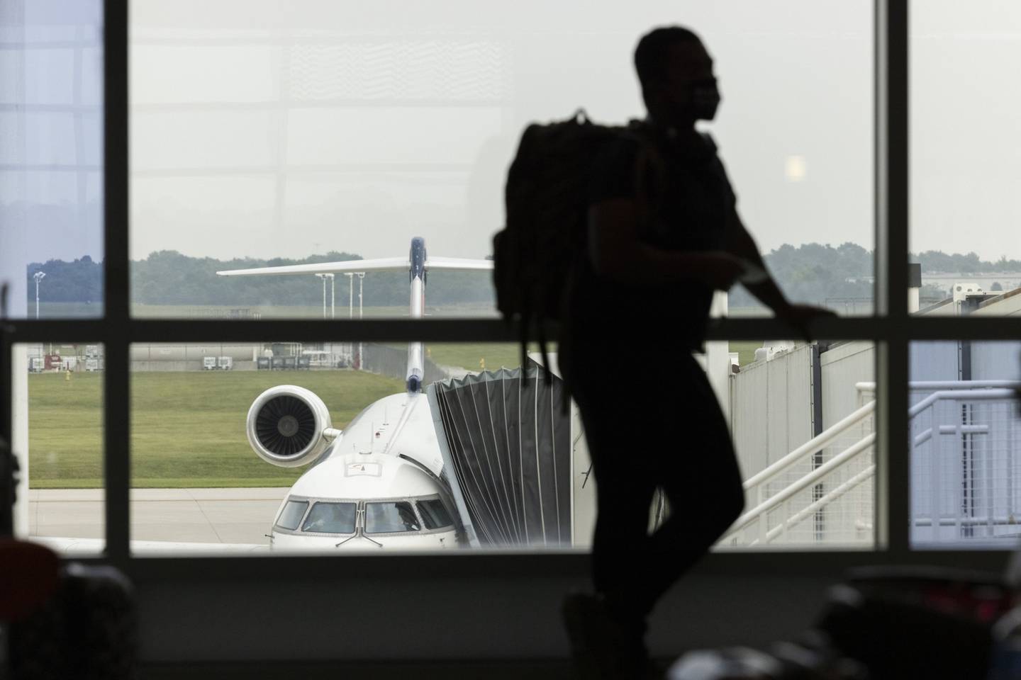 Aunque la demanda de viajes se ha recuperado de forma espectacular en Europa, lo que se había anunciado como la tan esperada reactivación del sector de la aviación tras la pandemia se está viendo limitada por las luchas laborales y las limitaciones de la logística aeroportuaria.