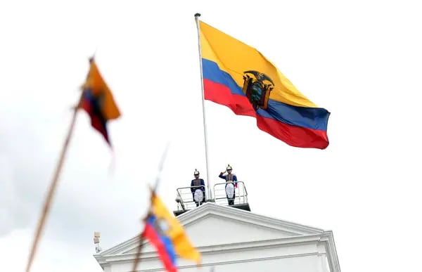 A finales de los 90 e inicios de los 2000, el Ecuador vivió un periodo de amplia inestabilidad política.