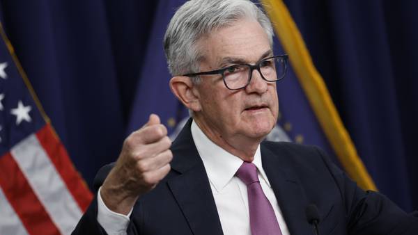 Powell se arriesga a impulsar al dólar mientras asemeja su postura a la de Volckerdfd