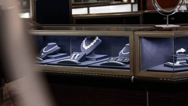 Cartier demanda a Tiffany por robar secretos comerciales de “alta joyería”dfd