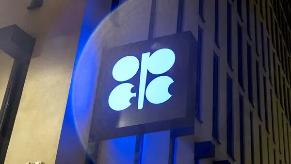Observadores del petróleo esperan que la OPEP+ prolongue recortes de oferta hasta el segundo semestredfd