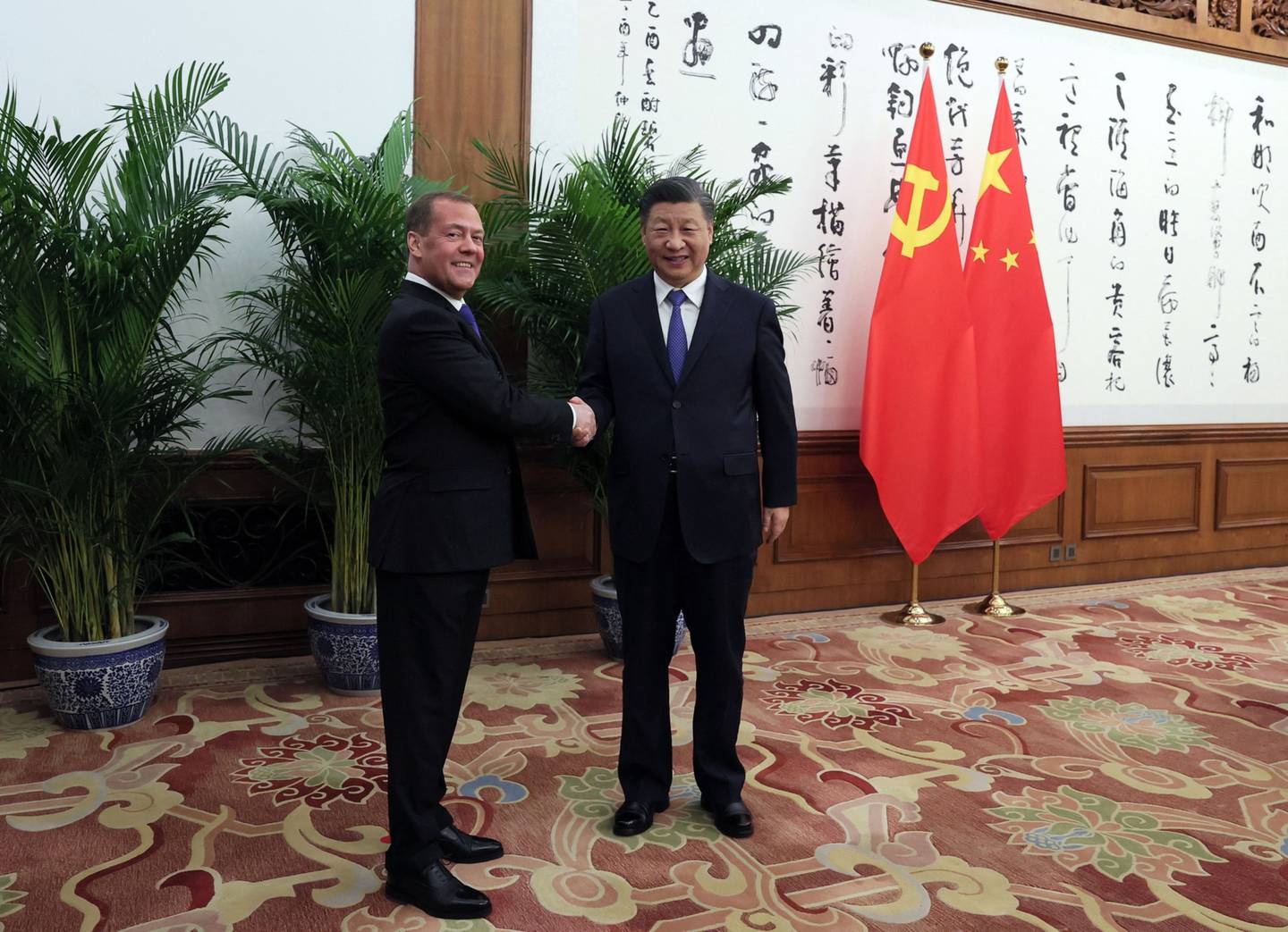 Dmitry Medvedev y Xi Jinping