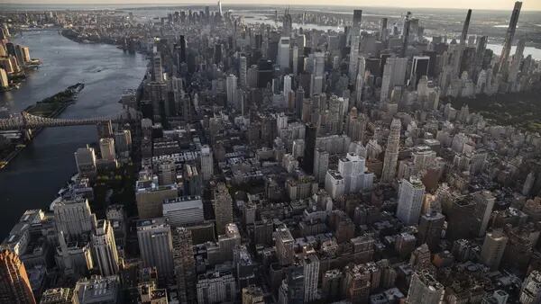 Por que há prédios em Nova York que estão à venda com até 50% de descontodfd