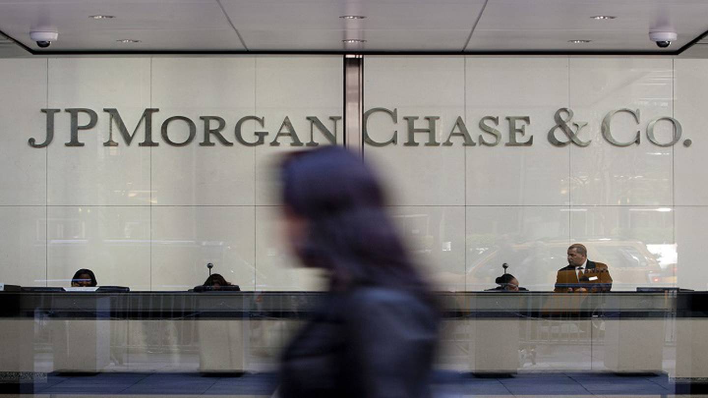 JPMorgan anunció que suspenderá temporalmente sus recompras de acciones e informó resultados trimestrales inferiores a las expectativas de los analistas. Fuente: Bloomberg