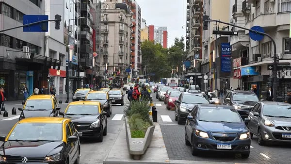 Sector automotriz sufre en marzo el impacto de la caída de la economía en Argentinadfd