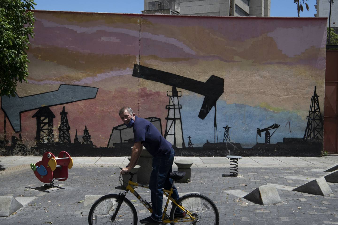 En Caracas, ejecutivos petroleros evalúan retorno a Venezuela. Fotógrafo: Carlos Becerra / Bloomberg