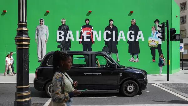Adeus, Twitter: marca de luxo Balenciaga deixa rede social após compra de Muskdfd