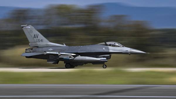 Los F-16 que quiere Kiev no volarán pronto en Ucraniadfd