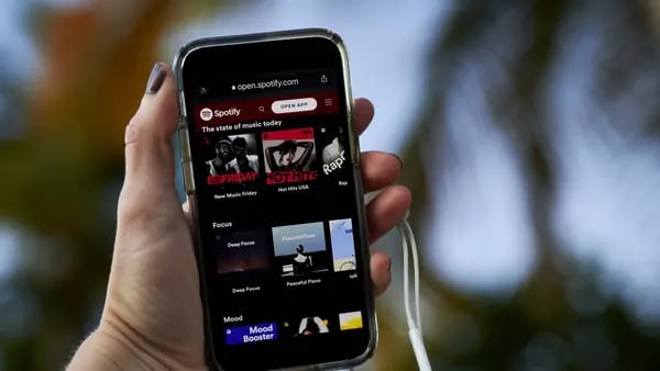 Spotify estuda incluir vídeos de música para competir com YouTube e TikTokdfd