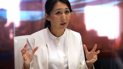Como uma japonesa está enfrentando o ‘Clube do Bolinha’ nas eleições do paísdfd