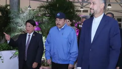 Daniel Ortega junto con su canciller Denis Moncada y Hossein Amir-Abdollahian, canciller de Irán.