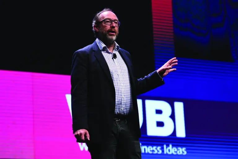 El orador principal Jimmy Wales pronuncia un discurso en el foro World of Business Ideas (WOBI) en Sydney, el jueves 1 de junio de 2017.dfd