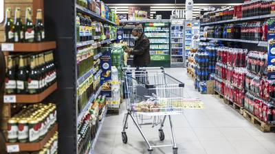 Alimentação fora de casa impulsiona inflação de junho, mostra IPCAdfd