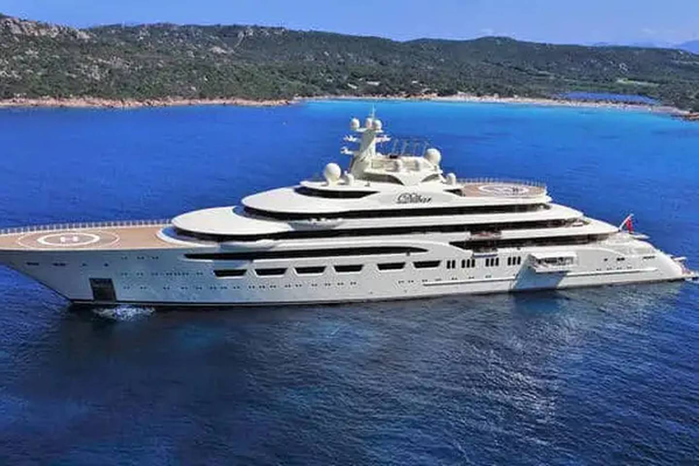 El oligarca ruso Alisher Umanov es propietario de esta embarcación