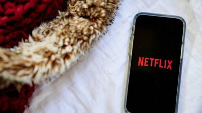 Netflix sigue siendo campeón mundial en streaming, dice Sarandos, pese a caídadfd