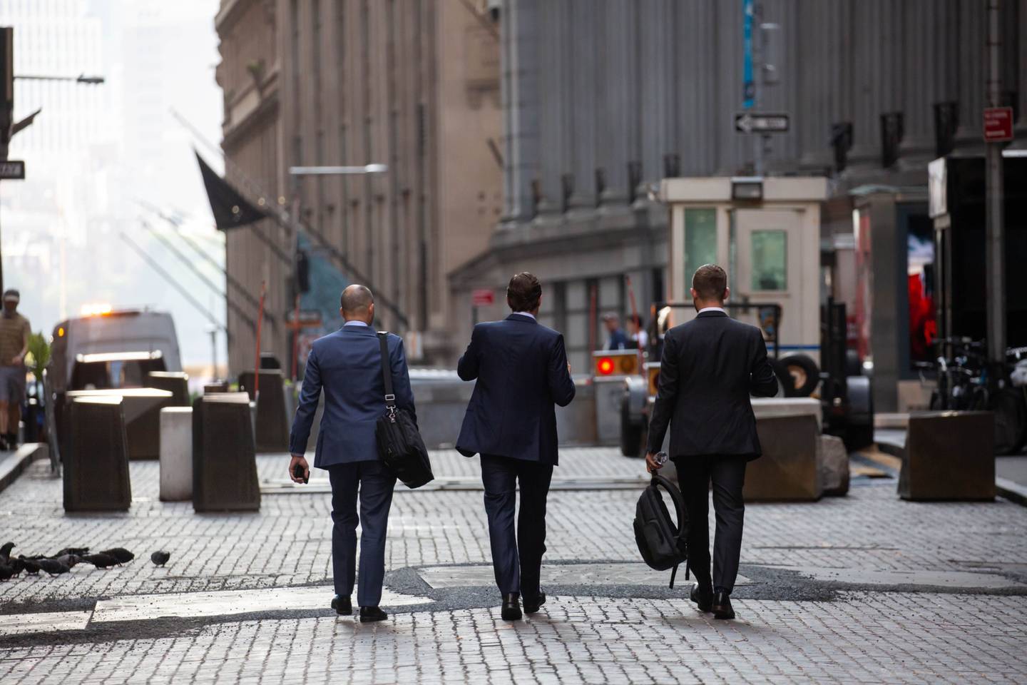 Peatones en Wall Street en Nueva York, EE.UU.